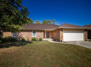 421 E Edgewood St, Springfield, MO 65807