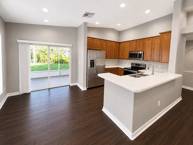 9253 Beaufort Ct — Photo 4