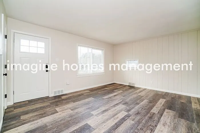 3 bed, 1.0 bath, 900 sqft, $1,575 — Photo 2
