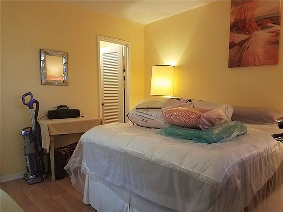 4th image of 2350 NE 14th Street Causeway #305