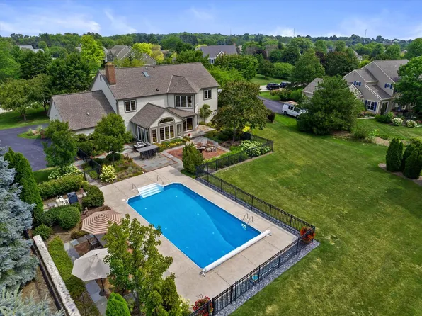 9009 West Daventry ROAD, Mequon, WI 53097
