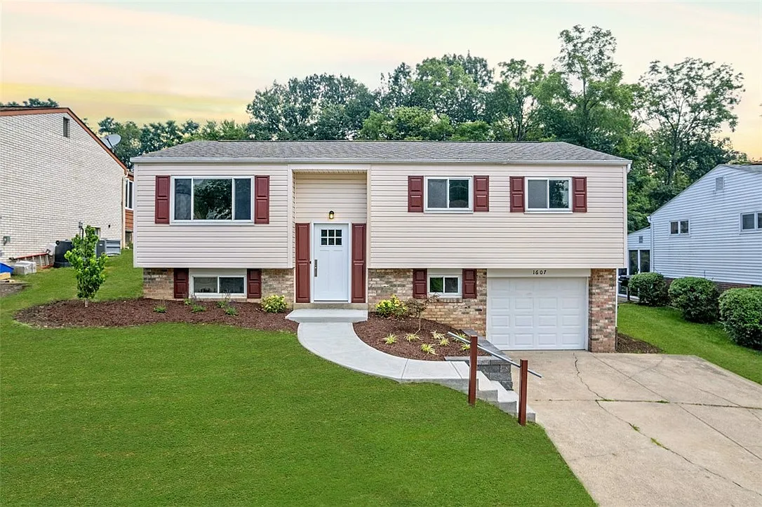1607 Leona Ave photo 1