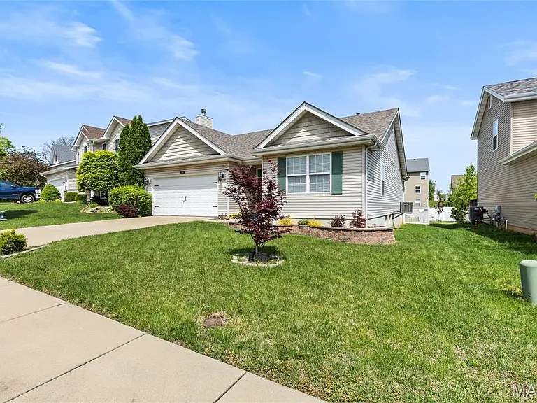 209 Flint Brook Dr — Photo 2