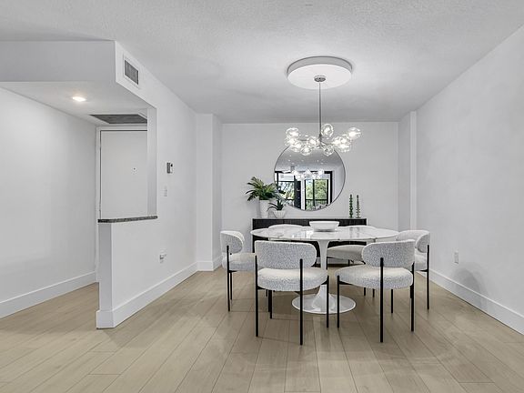 4th image of 2806 N 46TH Avenue #D334