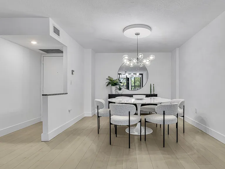 2806 N 46th Ave #D334 — Photo 4