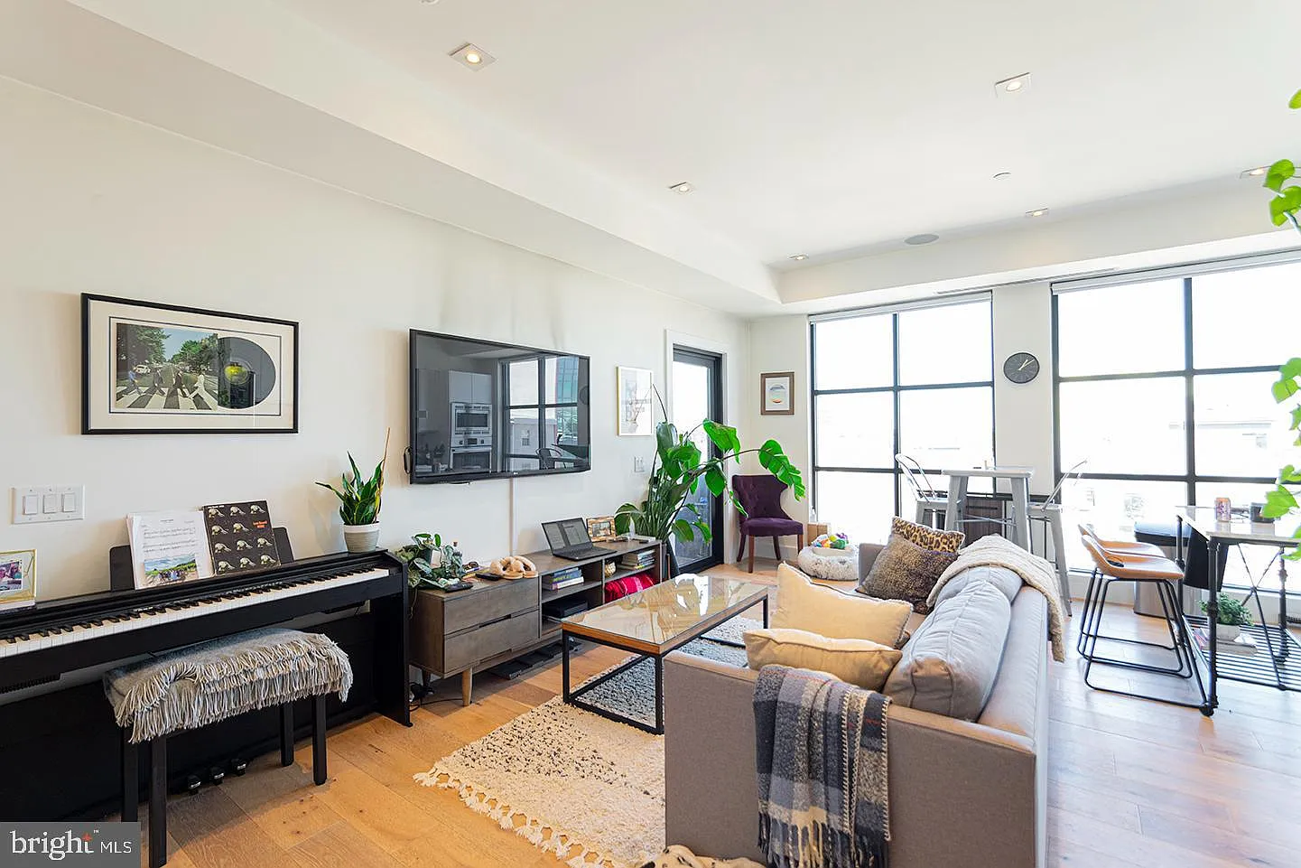 1 bed, 900 sqft, $2,625 — Photo 2