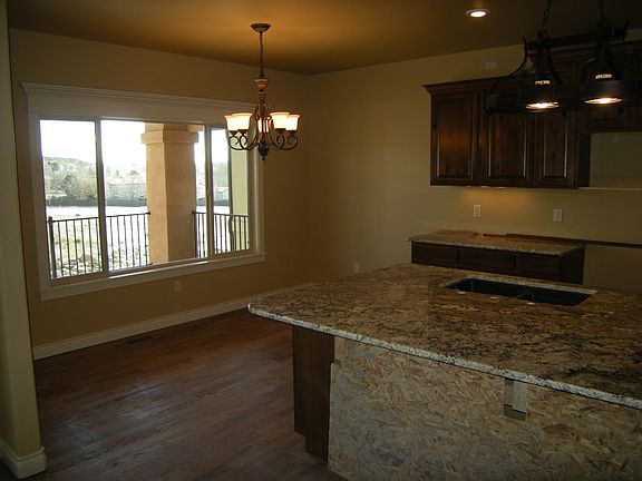 5th image of 4690 Farmingdale Dr