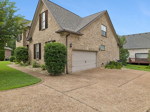 3rd image of 208 Chapel Ct S
