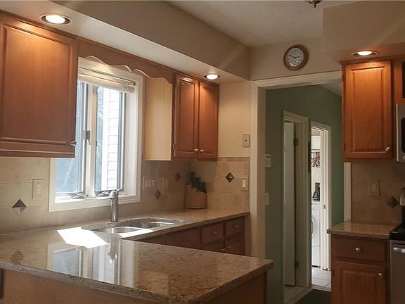 2nd image of 35 Deerborne Ln