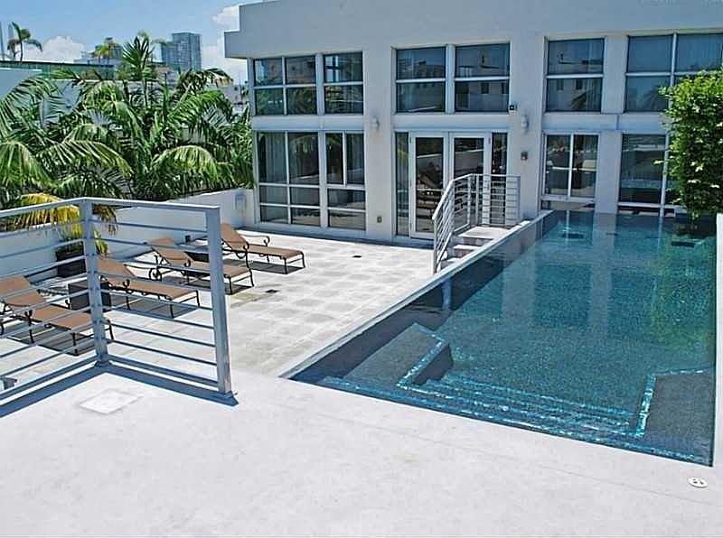 1st image of 826 Collins Ave