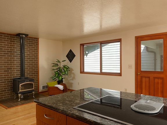 5th image of 25276 Chris Ln NE