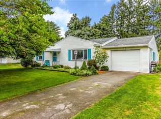 38 Scholfield Rd W, Rochester, NY 14617