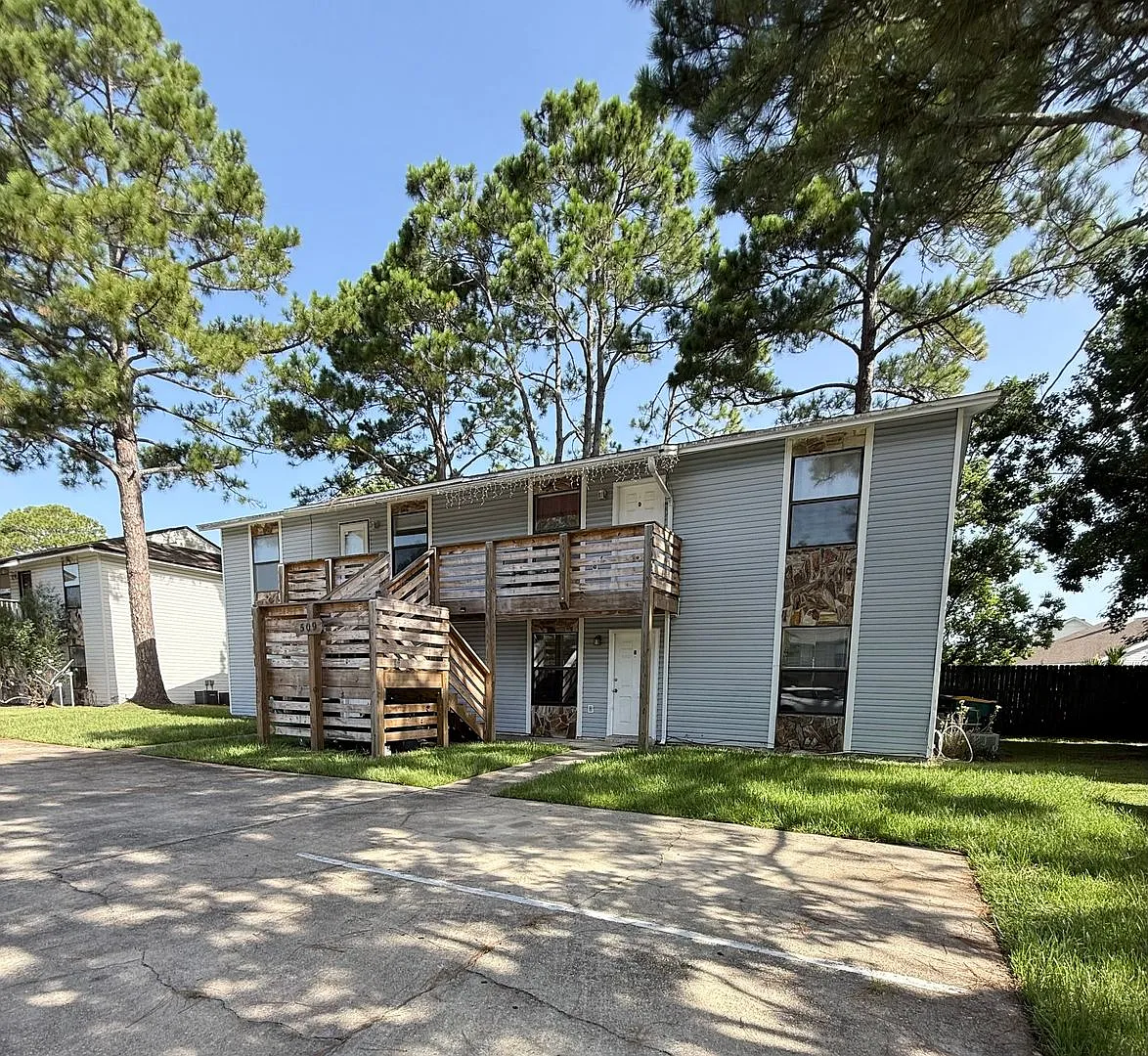 New Listing! — Photo 1