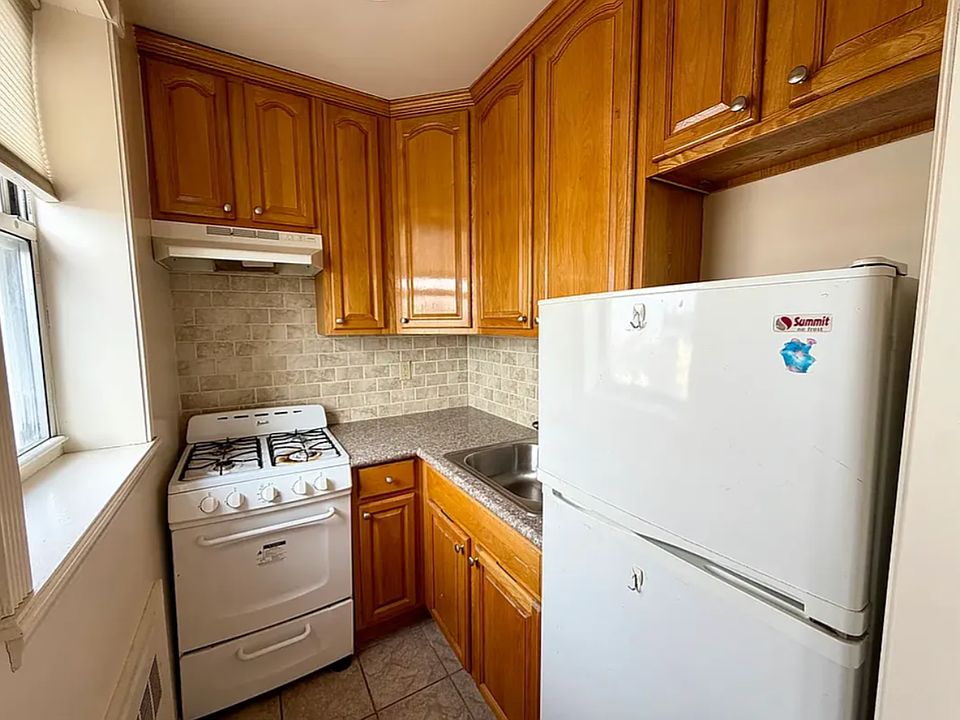 1st image of 59 Gelston Ave #2
