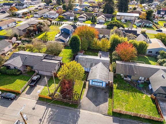 3rd image of 2427 Le Clair Ave