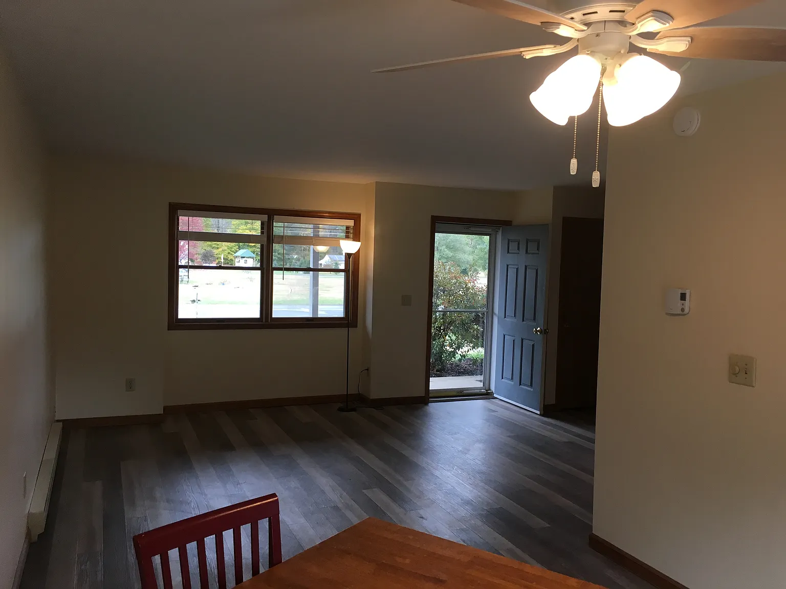 2 bed, 1.5 bath, 1100 sqft, $1,600 — Photo 2
