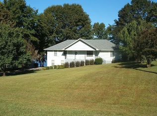 1014 S Lake Dr, East Dublin, GA 31027