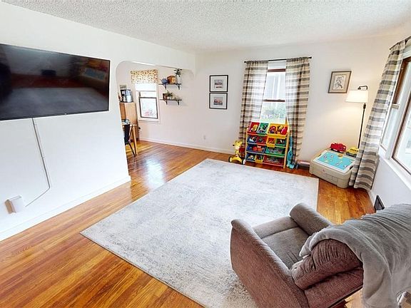 5th image of 1127 Lincoln Ave