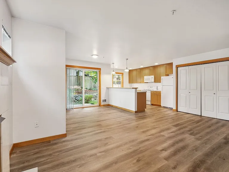 2-Bedroom Apartment for Rent at North Admiral Court - West Seattle — Photo 3