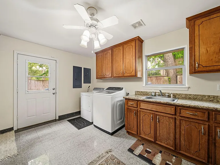 11730 Denise Dr — Photo 33