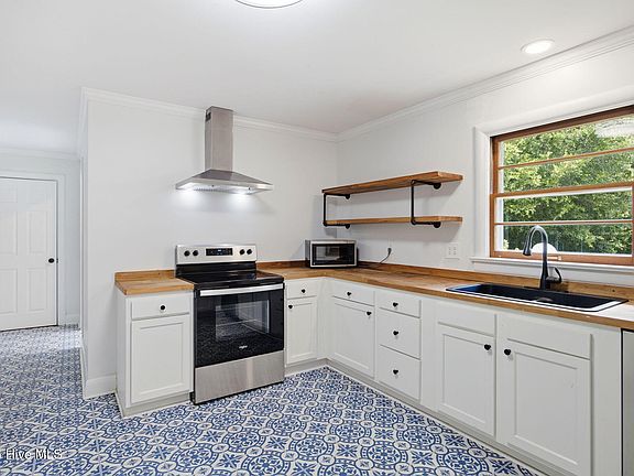 3rd image of 605 Bonham Avenue