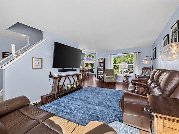 5th image of 97 Lianne Dr