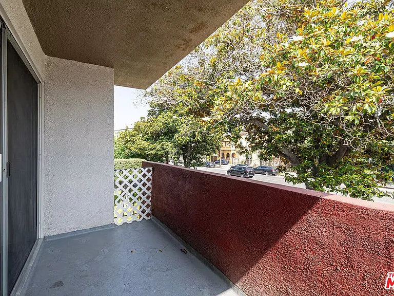 1208 W Adams Blvd #17 — Photo 9
