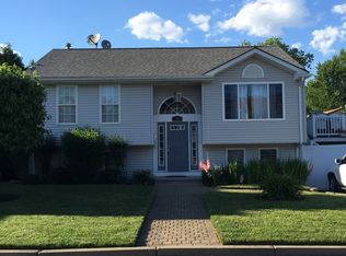 56 Beacon St, Cranston, RI 02910