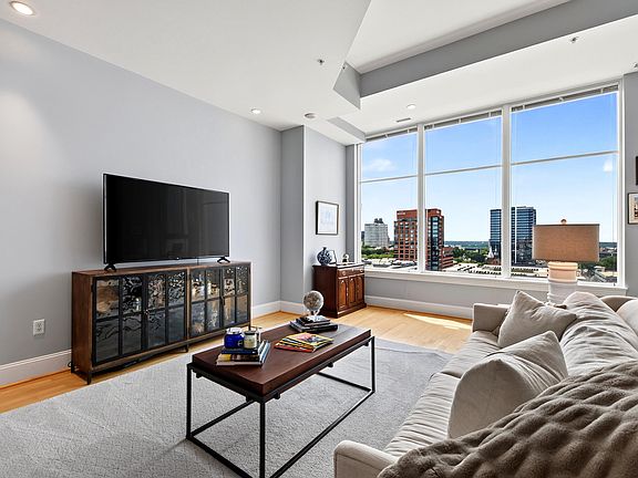 4th image of 400 W North St APT 1604