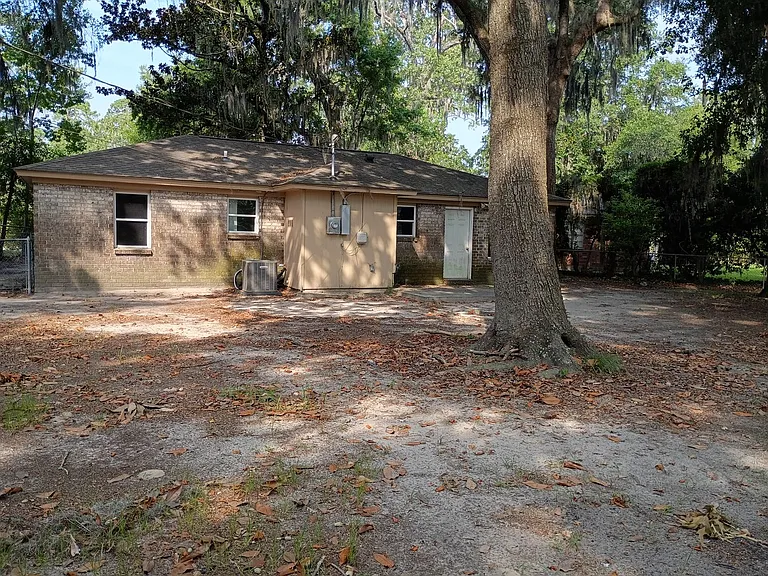 308 Stacie Ct — Photo 4