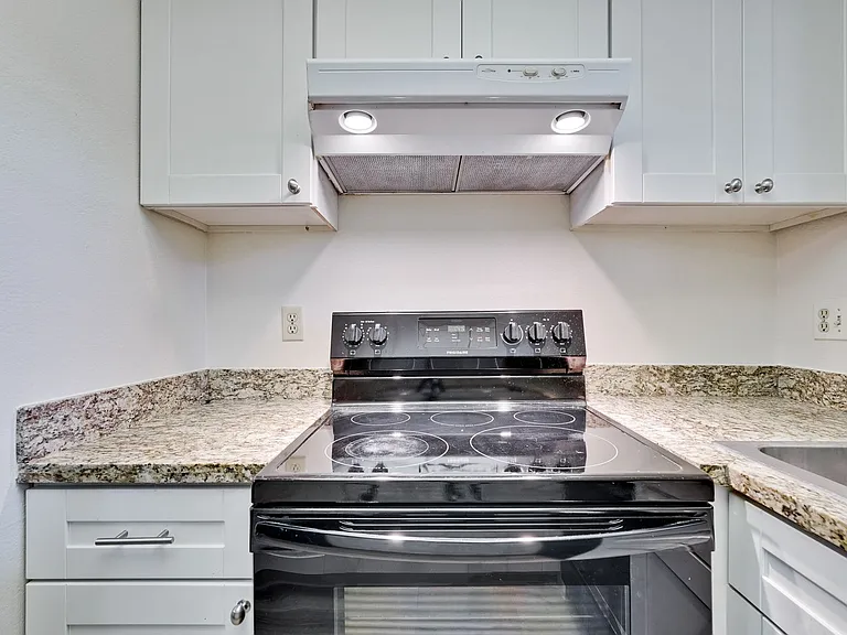 1083 N Abbott Ave — Photo 28