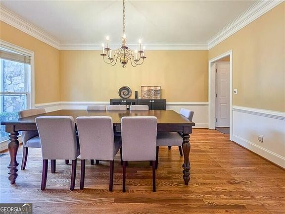 4th image of 2820 Towne Village Dr