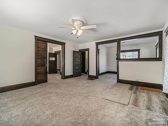 4th image of 341 W Michigan Ave