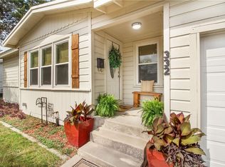 332 S Chiltipin St, Sinton, TX 78387