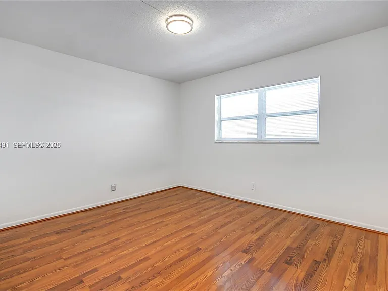 301 NE 14th Ave #702 — Photo 13