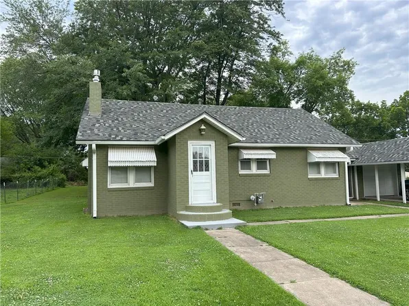 1047 N Lynn St, Nevada, MO 64772