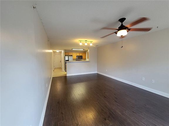 5th image of 321 Lookover Dr