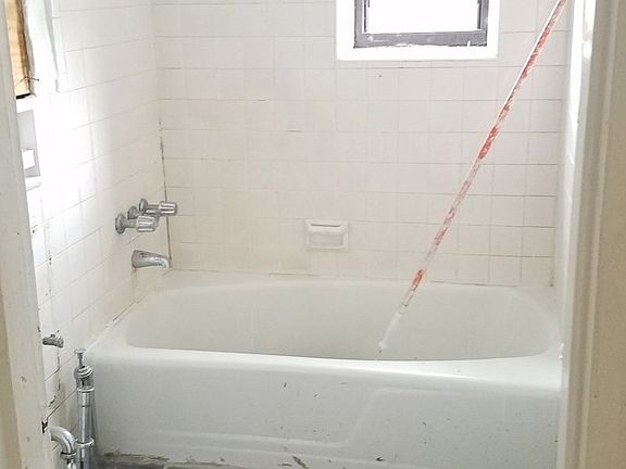 2nd image of 405 E 16th St APT 5B