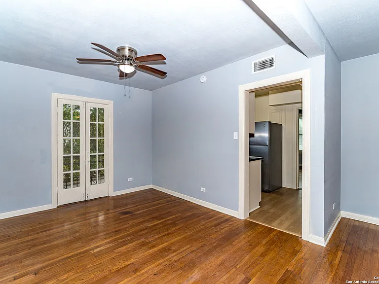 254 Cloverleaf Ave #2 — Photo 5