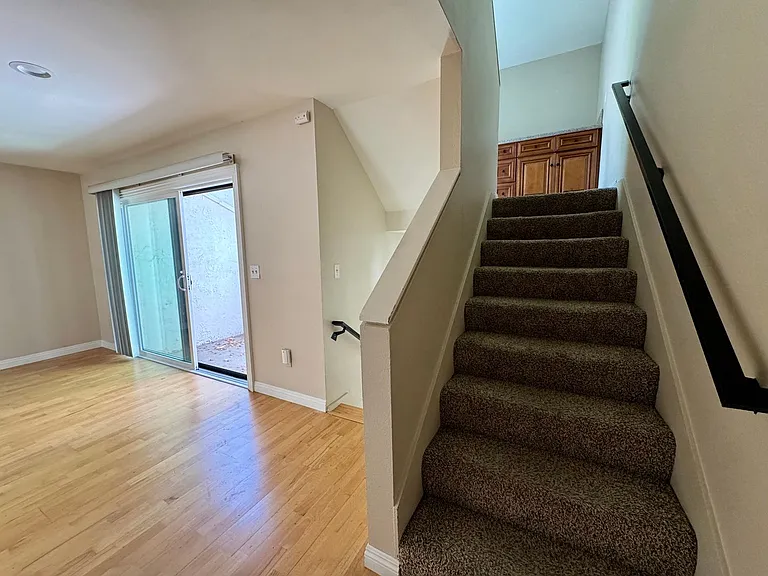 594 W Huntington Dr #C — Photo 10