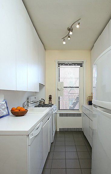 2nd image of 20 Plaza St E APT F19
