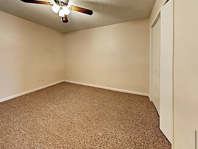 1101 Suburban Dr — Photo 11