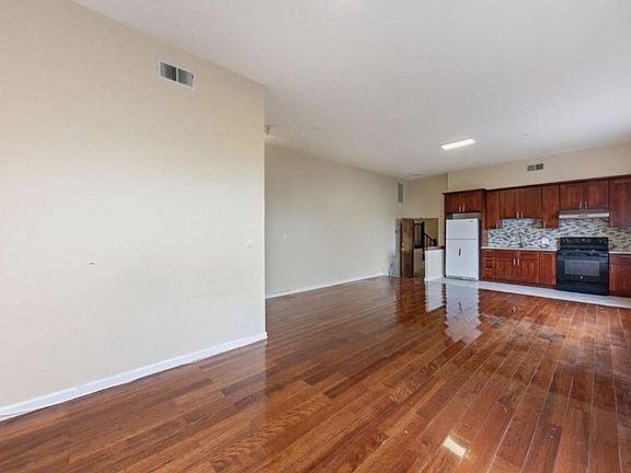 5th image of 3734 Anza St APT 1
