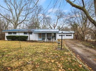 2 Meadow Ct, Champaign, IL 61821