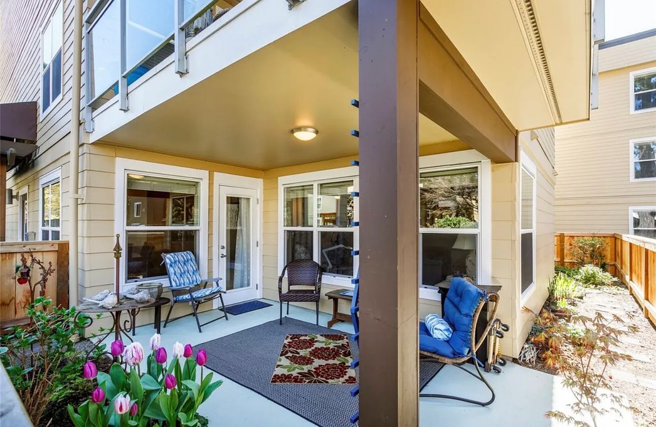 2 bed, 914 sqft, $2,700 — Photo 3