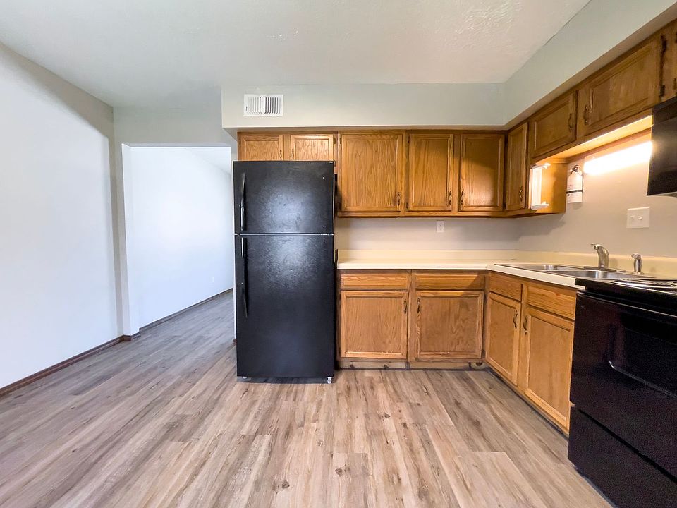 1st image of 2213 E Memorial Dr APT 4