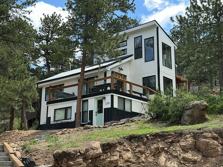 230 Cyteworth Rd — Photo 1