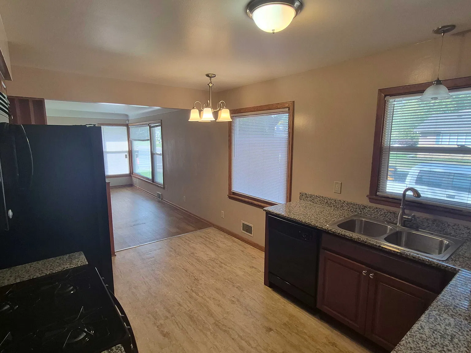 3 bed, 1573 sqft, $2,595 — Photo 4
