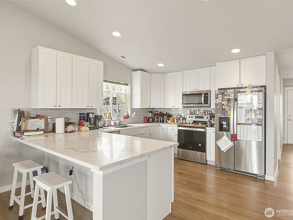 3rd image of 260 Parkside Place