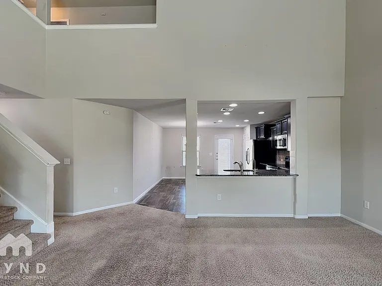 717 Pinnacle Dr — Photo 3